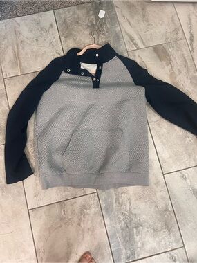 Button-Neck Raglan Pullover in Gray & Navy